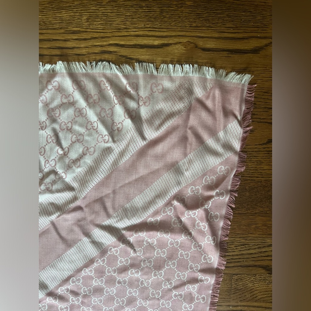 Pink Gucci monogram scarf - Picture 6 of 6